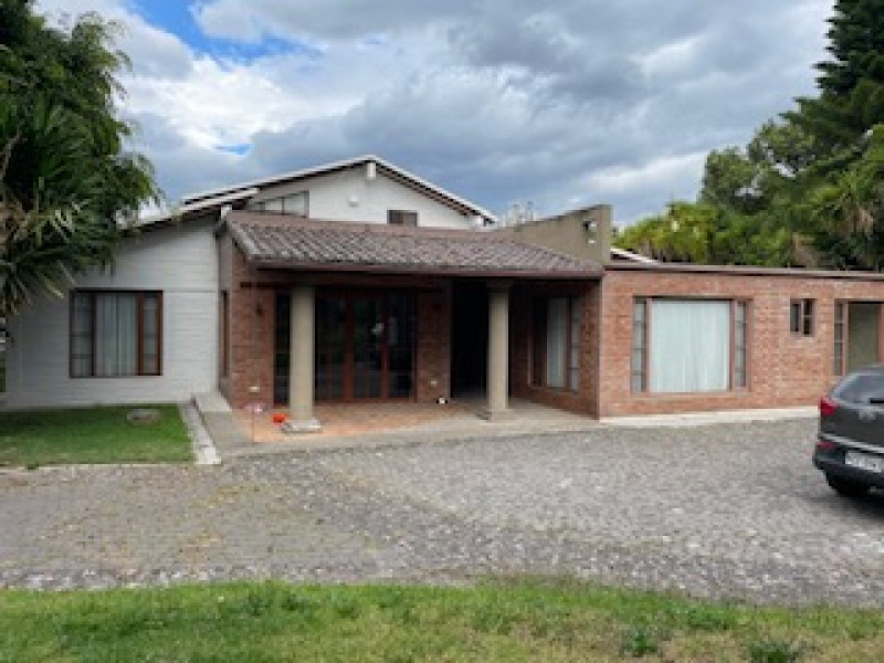 QUINTA CON AMPLIA CASA DE LUJO EN VENTA - TUMBACO